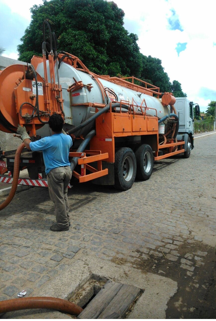 Secretaria de Obras faz troca e manutenção de bombas nas elevatórias